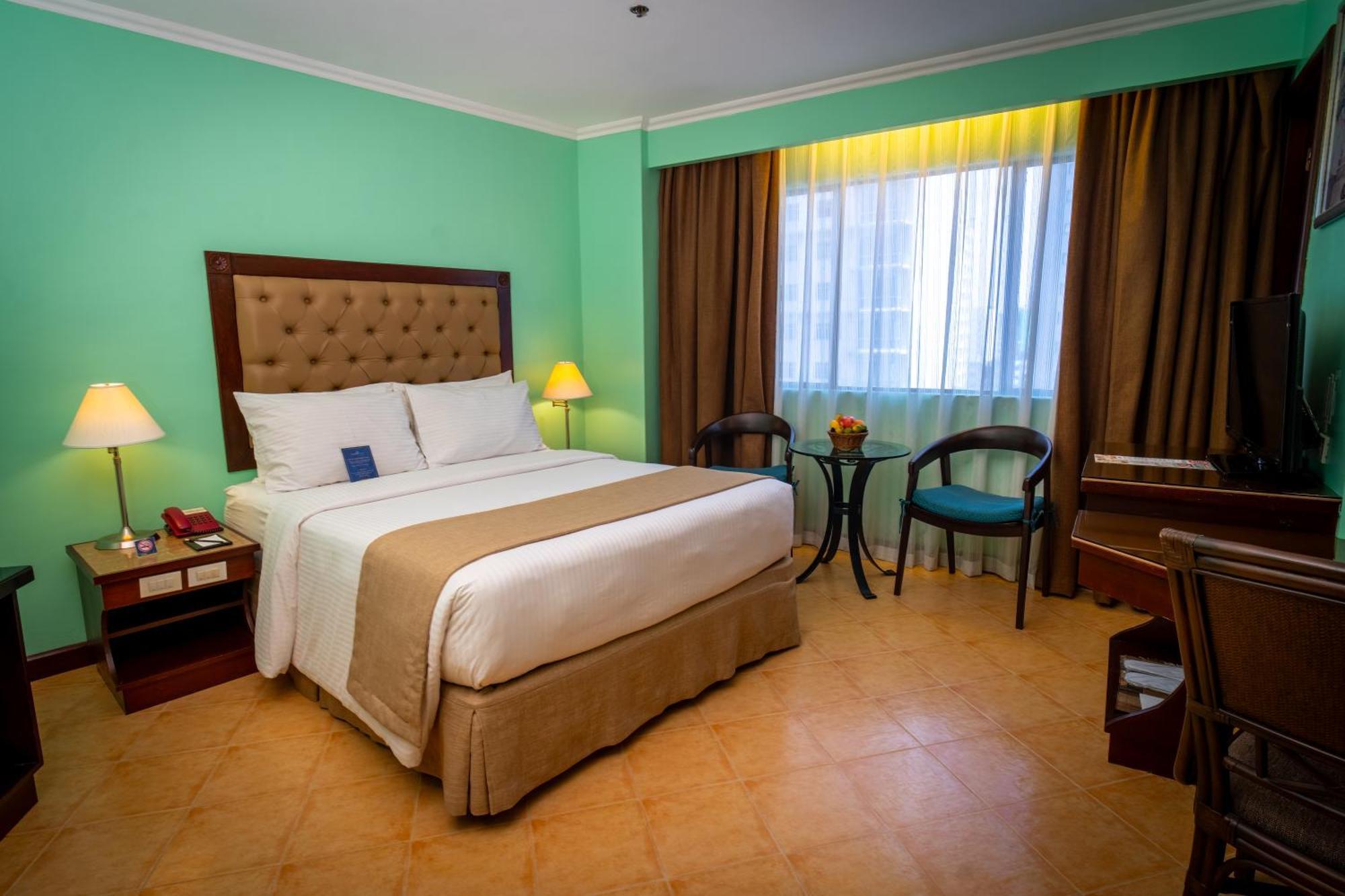Royal Bellagio Hotel Makati City Dış mekan fotoğraf