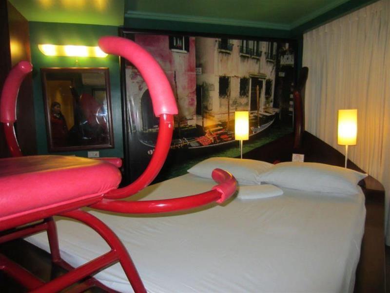 Royal Bellagio Hotel Makati City Dış mekan fotoğraf